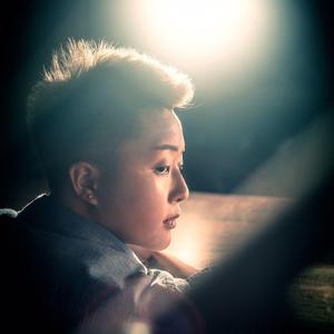 偷看女同学小嫩嫩奶头
